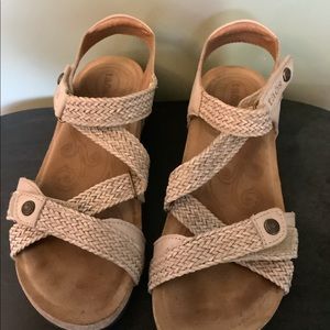 Women’s Taos Trulie Sandals, Size 37 (6-6.5)